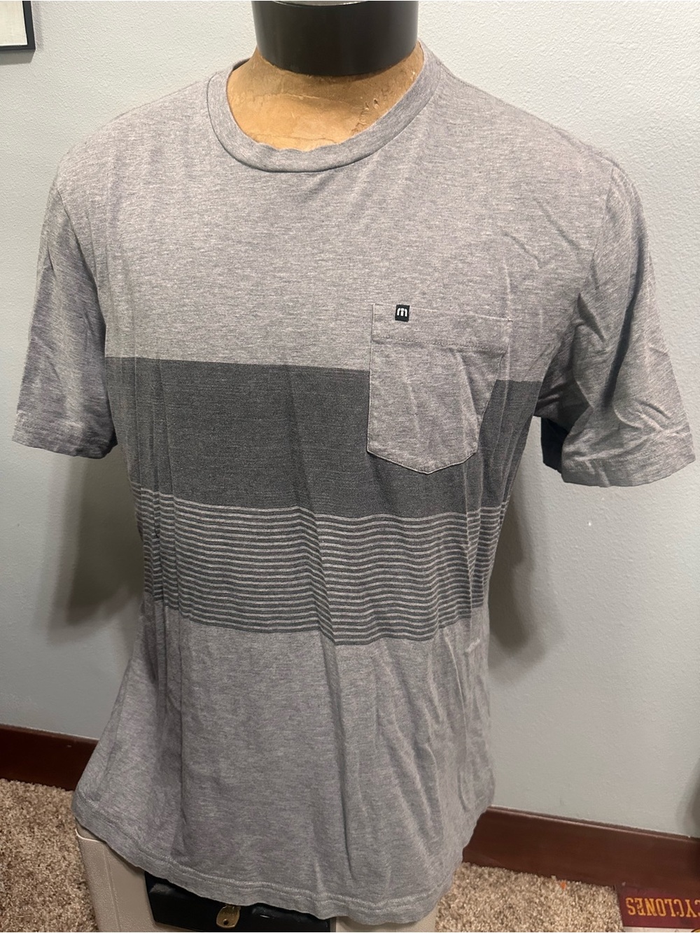Travis Mathew Men's XL Gray Striped Pocket Tee
